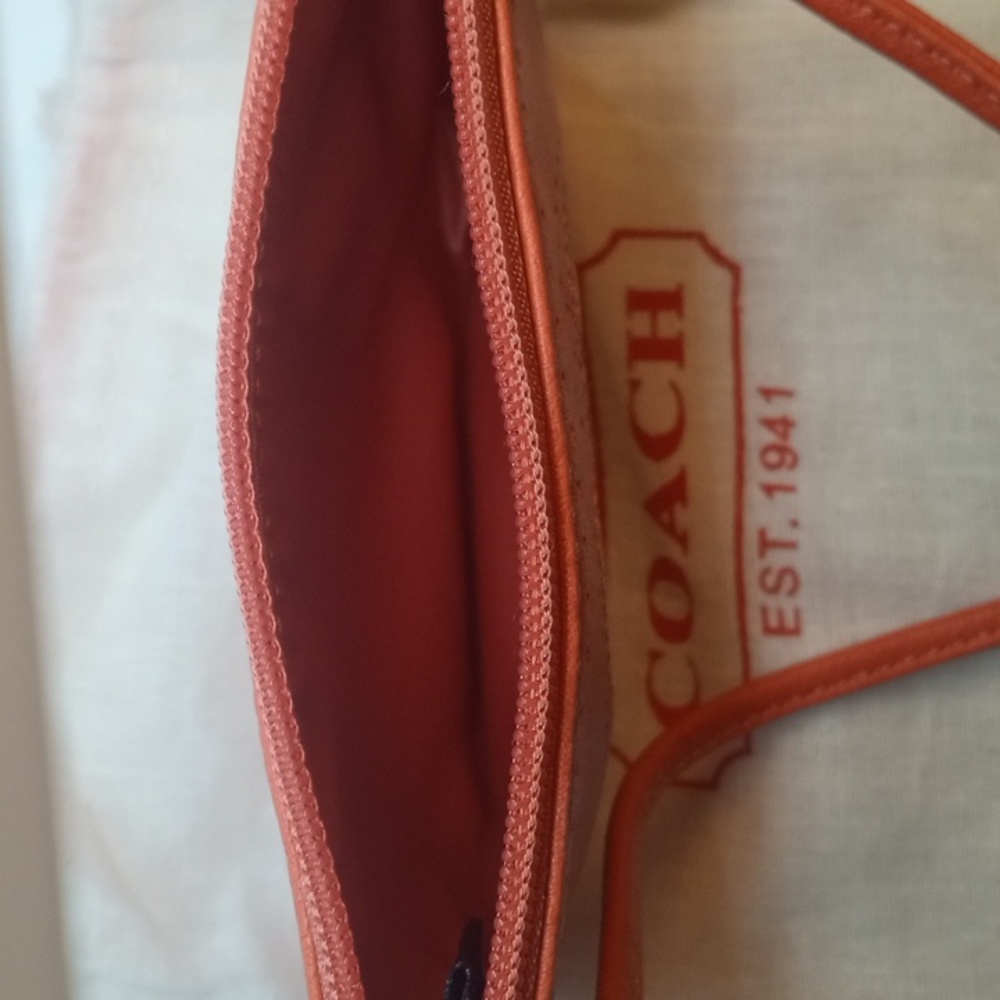 COACH WRISTLET SET - Picture 6 of 11